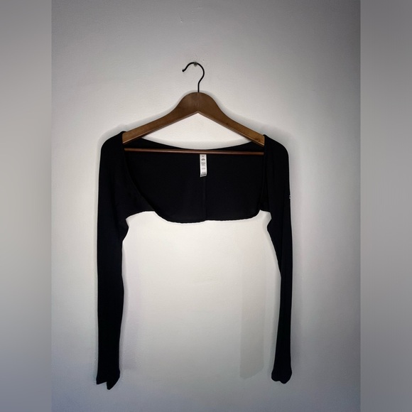 ALO Yoga Tops - Alo Yoga Ribbed Amelia Shrug in Black